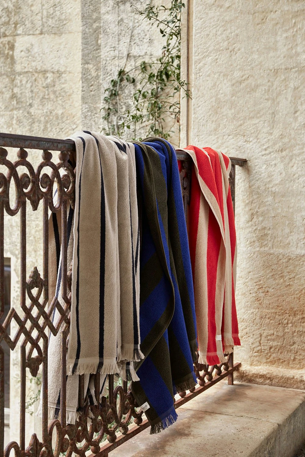 Ferm LIVING Alee Strandtuch, Olive / Clear Blue – Bild 3