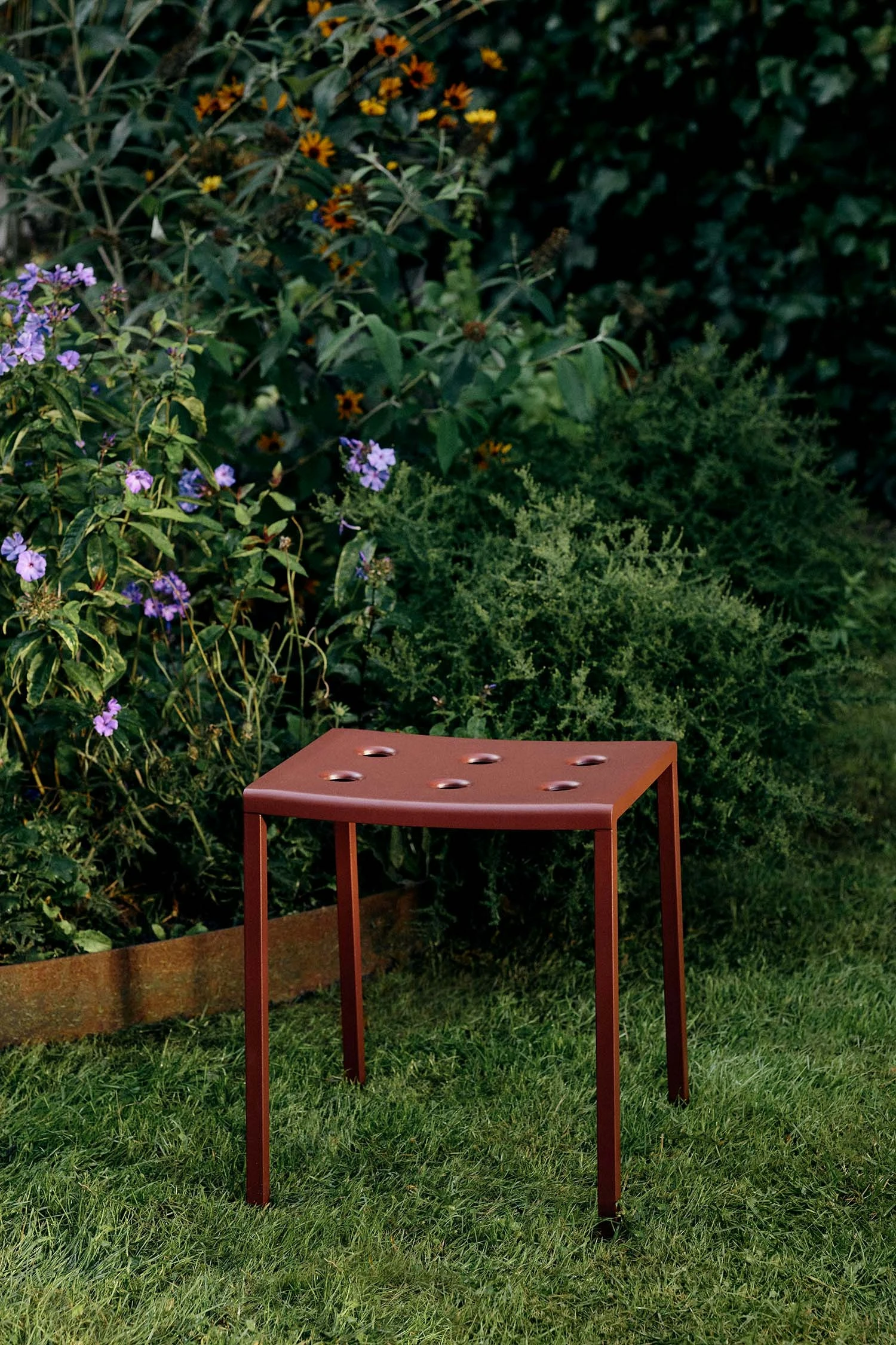 Hay Balcony Hocker, Iron Red – Bild 2